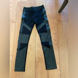 Women’s BCBG MAXAZRIA pants. Size small. Great condition.